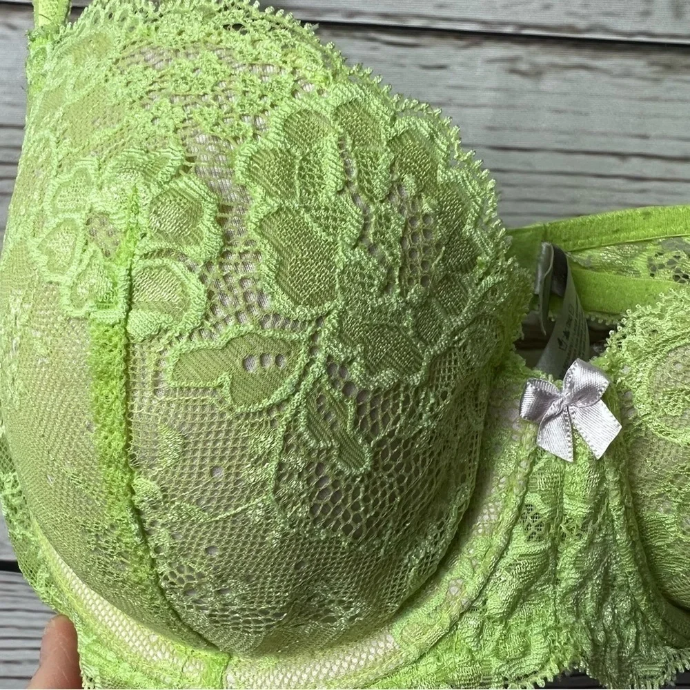 Victoria’s Secret Lime Green Lace Push-up Bra